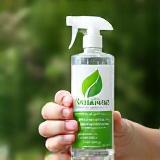 Main tenant un produit d’entretien écologique